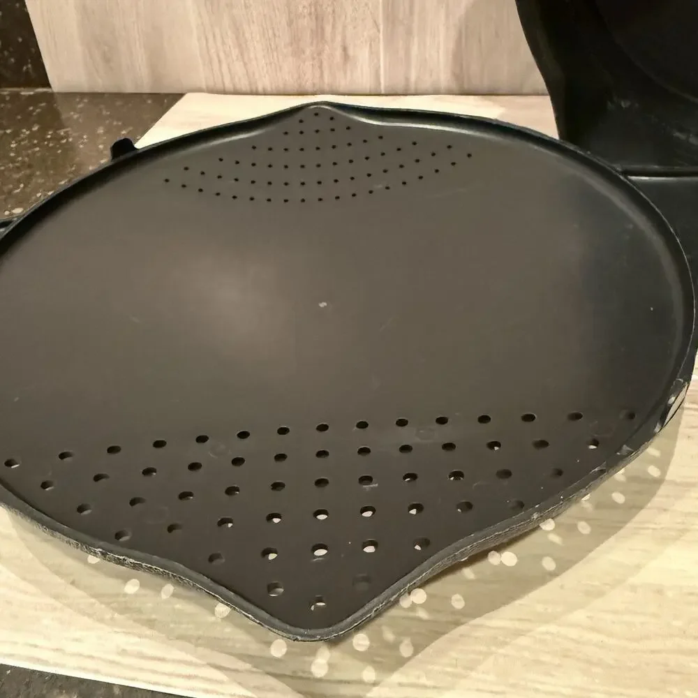 Pampered Chef Black Micro Cooker Large Microwave Steamer Strainer 2 Quart 2778